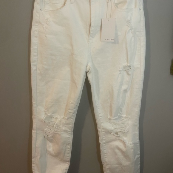 NWT Sneakpeek High Rise 90s Skinny Jeans, White, Distressed. $20.  Super cute!! - Picture 1 of 4